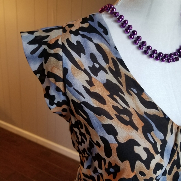 Short sleeved animal print dress - Picture 2 of 6